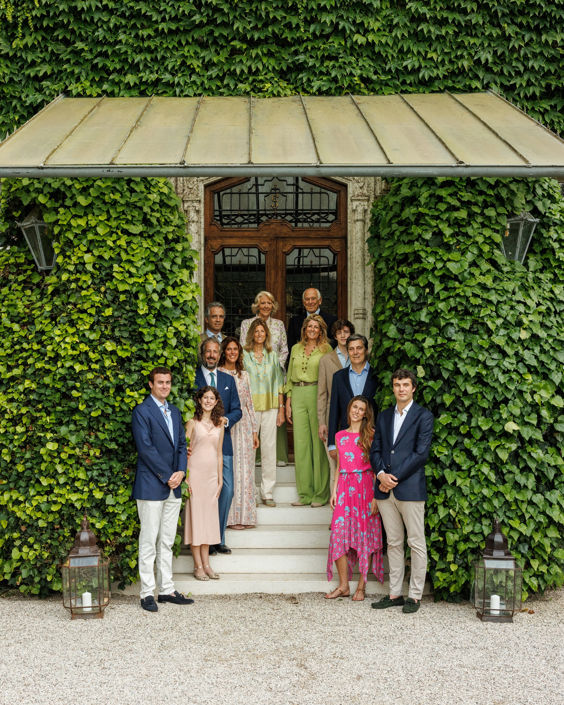 La famiglia San Leonardo davanti alla tenuta